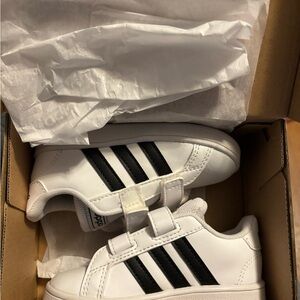 Adidas Kids Sneakers in White and Black